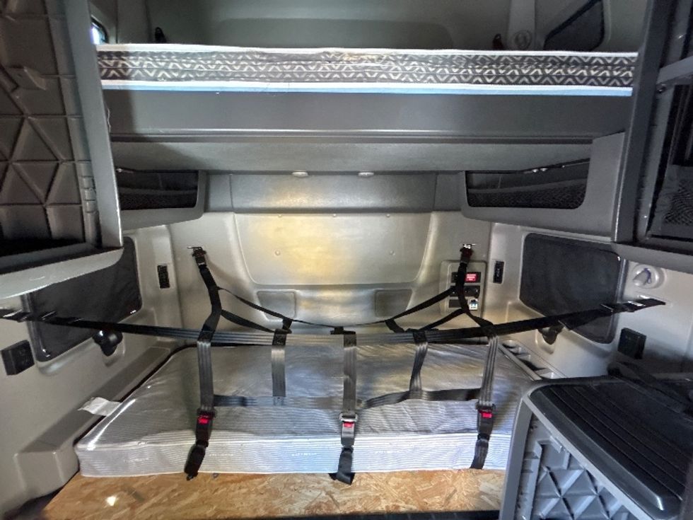 Sleeper Tractor-Heavy Duty Tractors-International-2022-LT625-Parsippany-NJ-643,534\n\t\tmiles-$ 49,250 - Image 16