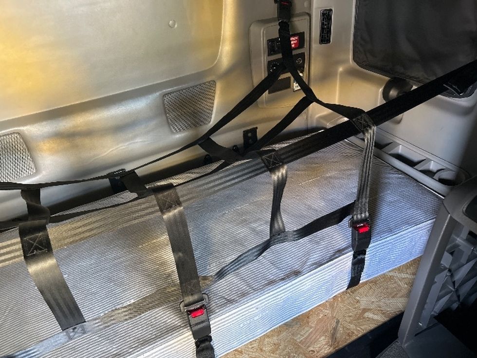 Sleeper Tractor-Heavy Duty Tractors-International-2022-LT625-Parsippany-NJ-643,534\n\t\tmiles-$ 49,250 - Image 17