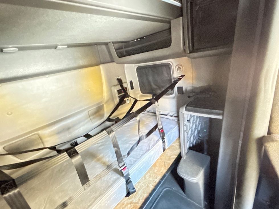 Sleeper Tractor-Heavy Duty Tractors-International-2022-LT625-Parsippany-NJ-643,534\n\t\tmiles-$ 49,250 - Image 18