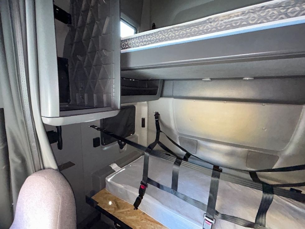 Sleeper Tractor-Heavy Duty Tractors-International-2022-LT625-Parsippany-NJ-643,534\n\t\tmiles-$ 49,250 - Image 19