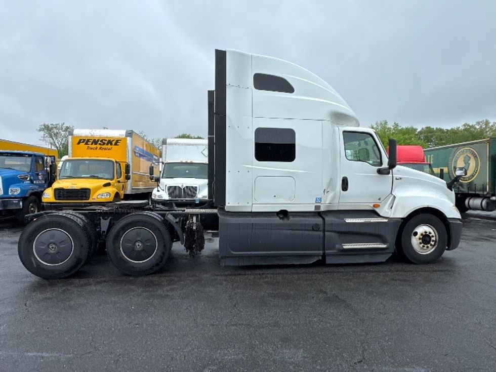 Sleeper Tractor-Heavy Duty Tractors-International-2022-LT625-Parsippany-NJ-643,534\n\t\tmiles-$ 49,250 - Image 8