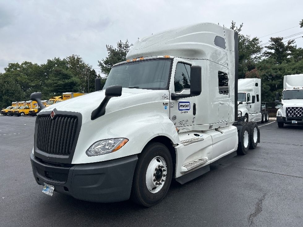 2022 International LT625 LT photo 3