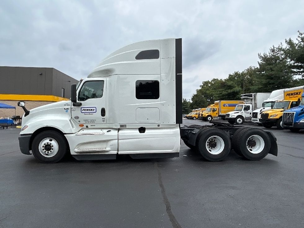 2022 International LT625 LT photo 4