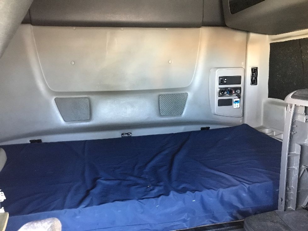 Sleeper Tractor-Heavy Duty Tractors-International-2022-LT625-Pennsauken-NJ-646,525\n\t\tmiles-$ 38,250 - Image 16