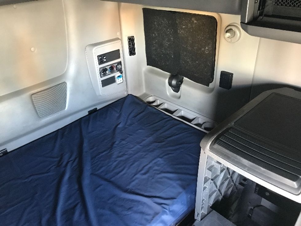 Sleeper Tractor-Heavy Duty Tractors-International-2022-LT625-Pennsauken-NJ-646,525\n\t\tmiles-$ 38,250 - Image 18