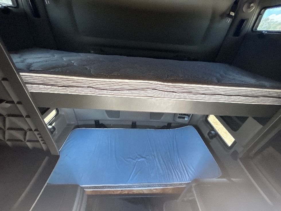 Sleeper Tractor-Heavy Duty Tractors-International-2022-LT625-Pensacola-FL-321,542\n\t\tmiles-$ 70,000 - Image 17