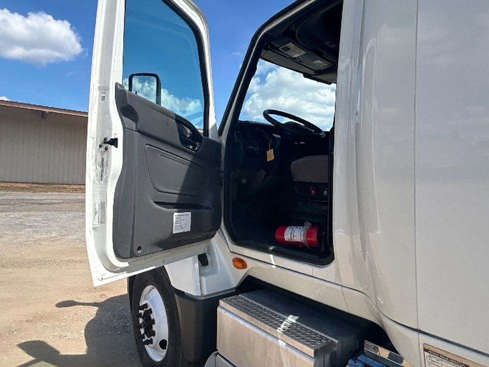 Sleeper Tractor-Heavy Duty Tractors-International-2022-LT625-Pensacola-FL-321,542\n\t\tmiles-$ 70,000 - Image 9