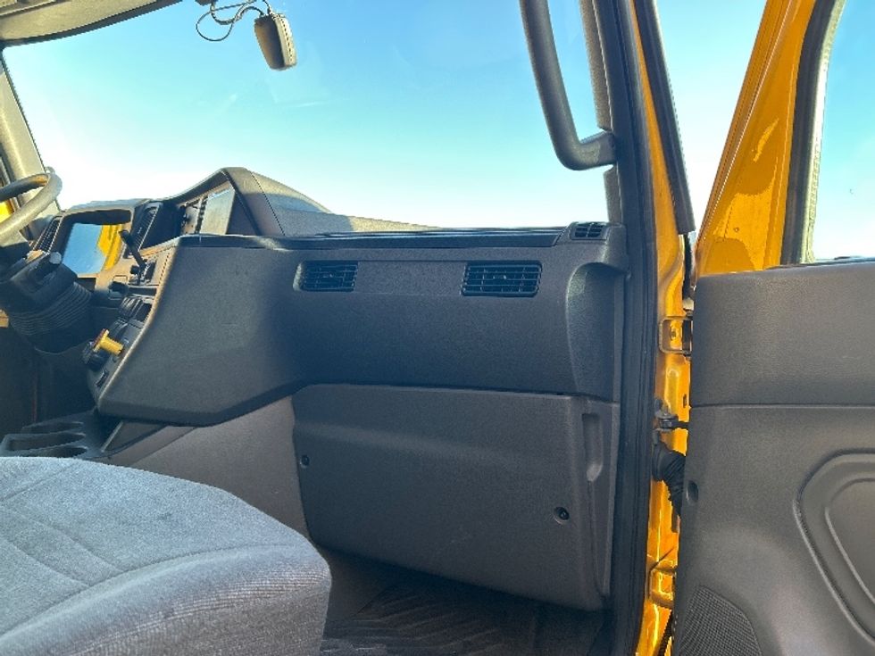 Sleeper Tractor-Heavy Duty Tractors-International-2022-LT625-Pensacola-FL-586,504\n\t\tmiles-$ 40,500 - Image 13