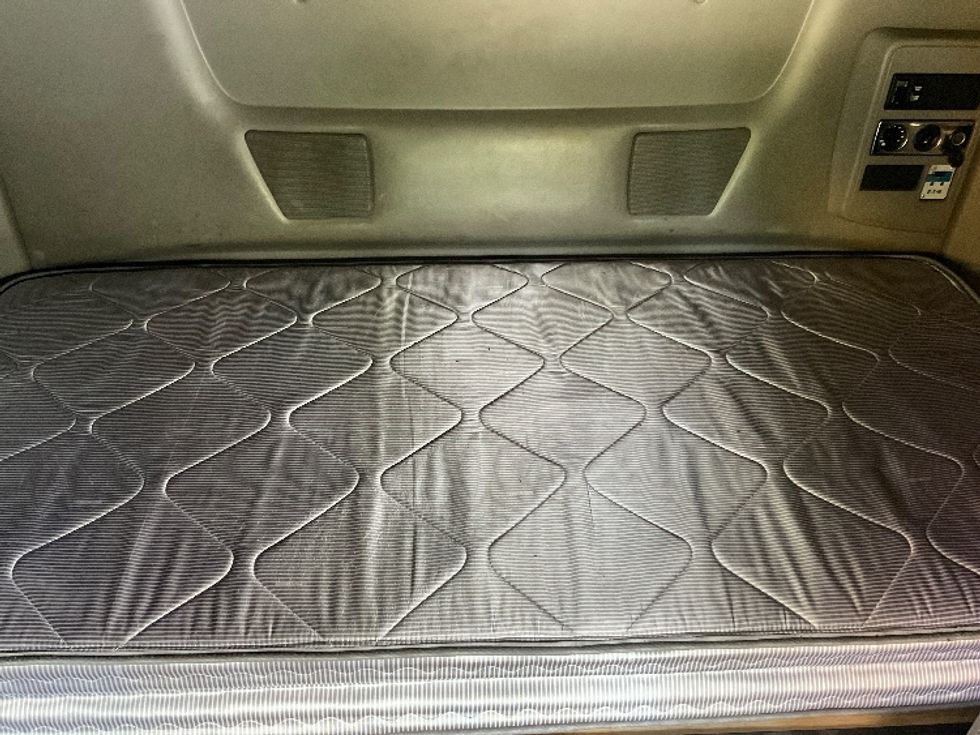 Sleeper Tractor-Heavy Duty Tractors-International-2022-LT625-Pensacola-FL-586,504\n\t\tmiles-$ 40,500 - Image 16