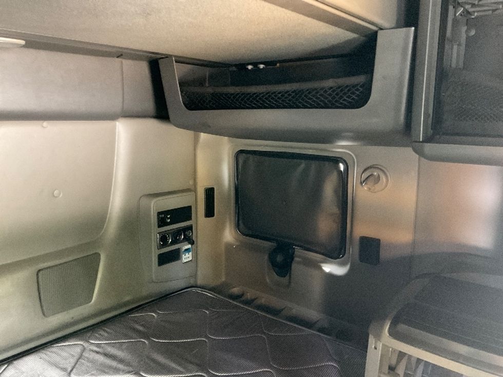 Sleeper Tractor-Heavy Duty Tractors-International-2022-LT625-Pensacola-FL-586,504\n\t\tmiles-$ 40,500 - Image 17