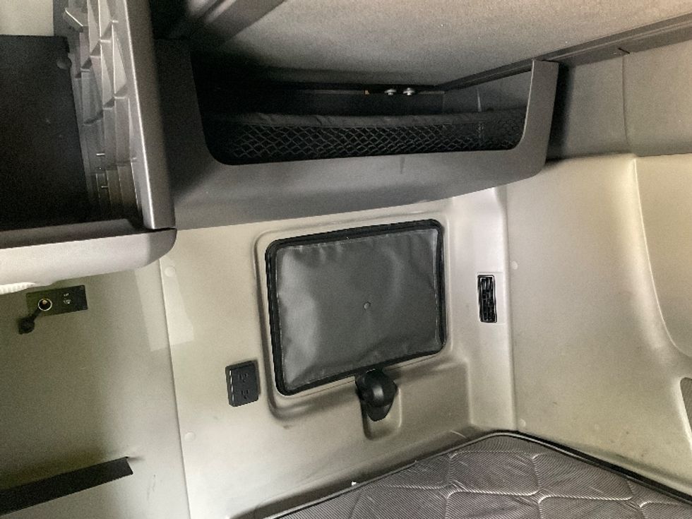 Sleeper Tractor-Heavy Duty Tractors-International-2022-LT625-Pensacola-FL-586,504\n\t\tmiles-$ 40,500 - Image 18