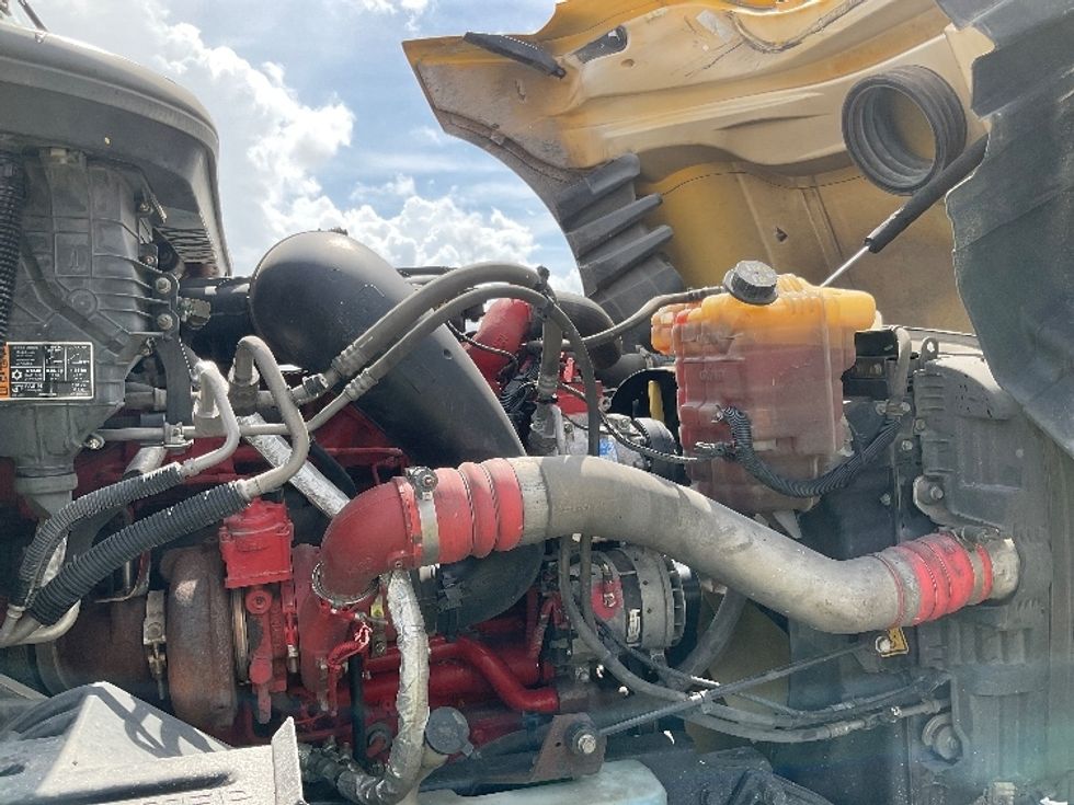 Sleeper Tractor-Heavy Duty Tractors-International-2022-LT625-Pensacola-FL-586,504\n\t\tmiles-$ 40,500 - Image 19