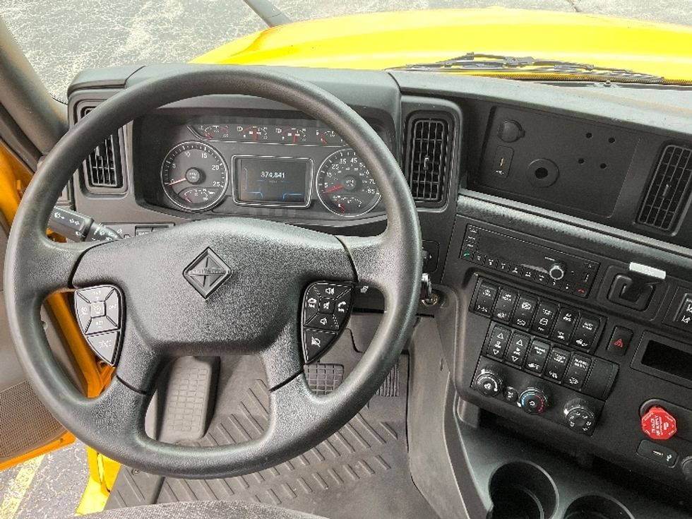 Sleeper Tractor-Heavy Duty Tractors-International-2022-LT625-Perrysburg-OH-375,643\n\t\tmiles-$ 61,500 - Image 11