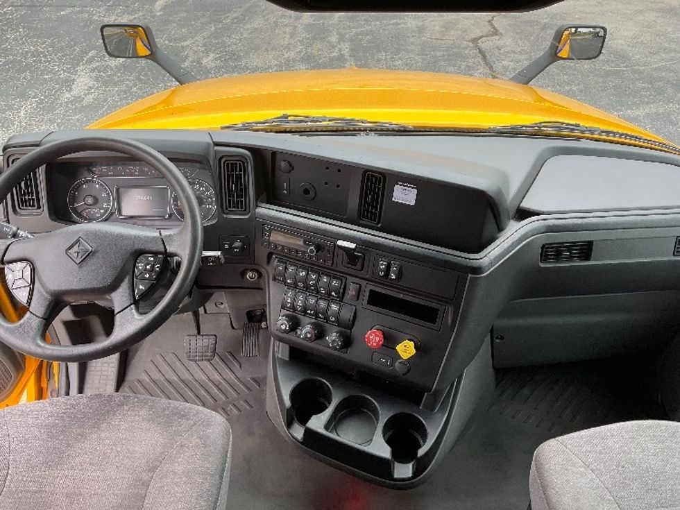 Sleeper Tractor-Heavy Duty Tractors-International-2022-LT625-Perrysburg-OH-375,643\n\t\tmiles-$ 61,500 - Image 12