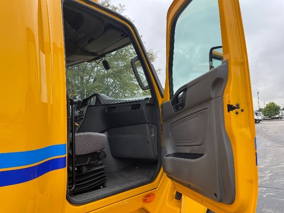 Sleeper Tractor-Heavy Duty Tractors-International-2022-LT625-Perrysburg-OH-375,643\n\t\tmiles-$ 61,500 - Image 13