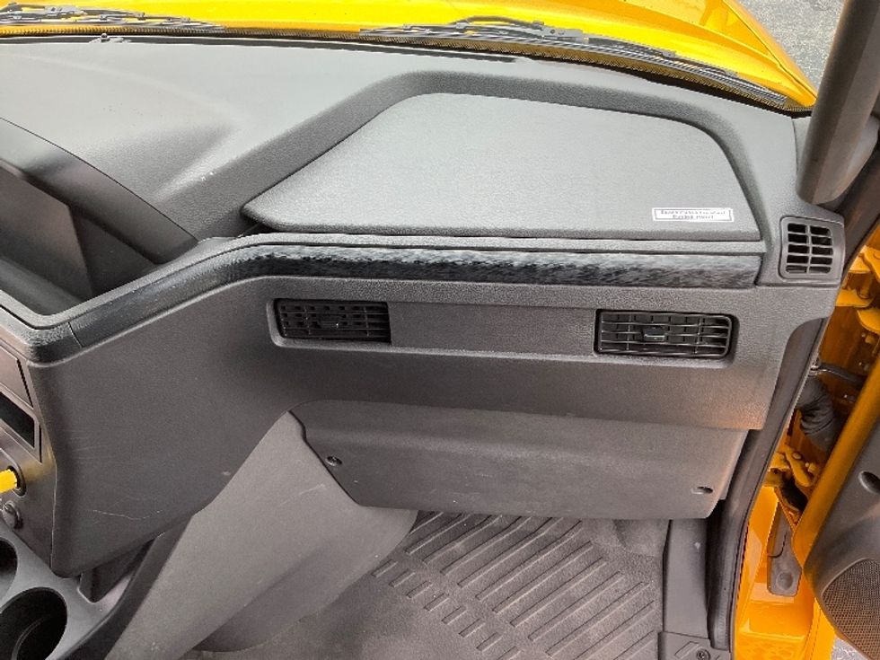 Sleeper Tractor-Heavy Duty Tractors-International-2022-LT625-Perrysburg-OH-375,643\n\t\tmiles-$ 61,500 - Image 14