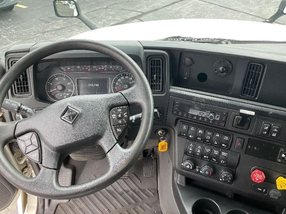 Sleeper Tractor-Heavy Duty Tractors-International-2022-LT625-Perrysburg-OH-515,743\n\t\tmiles-$ 52,250 - Image 11