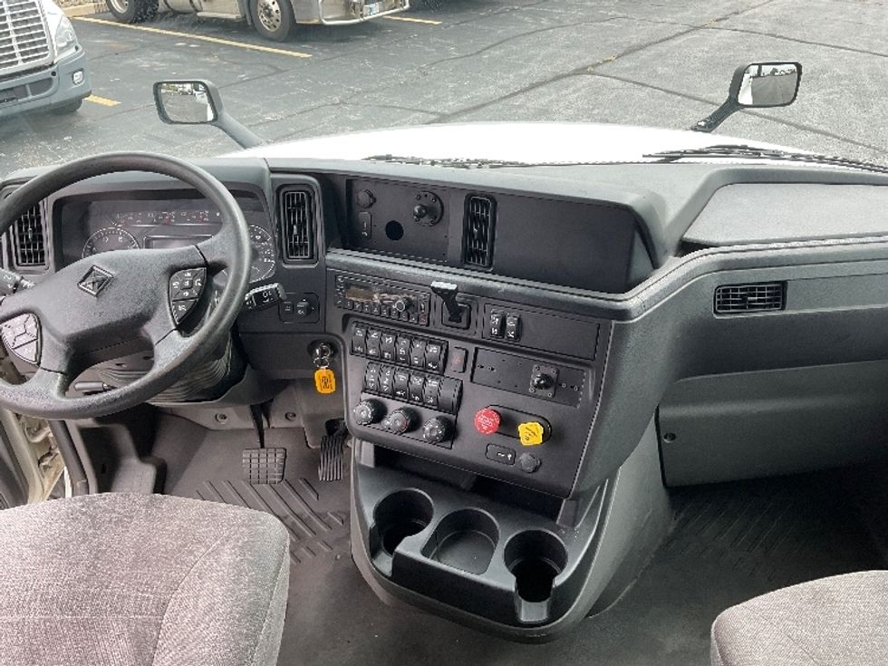 Sleeper Tractor-Heavy Duty Tractors-International-2022-LT625-Perrysburg-OH-515,743\n\t\tmiles-$ 52,250 - Image 12