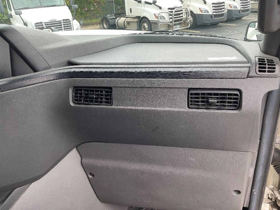 Sleeper Tractor-Heavy Duty Tractors-International-2022-LT625-Perrysburg-OH-515,743\n\t\tmiles-$ 52,250 - Image 14