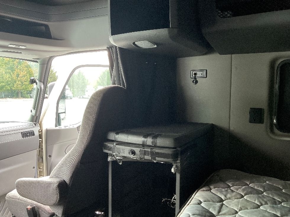 Sleeper Tractor-Heavy Duty Tractors-International-2022-LT625-Perrysburg-OH-515,743\n\t\tmiles-$ 52,250 - Image 19