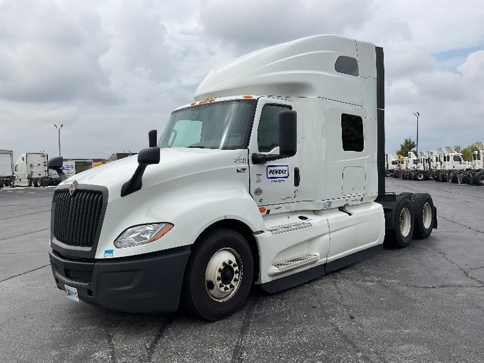 2022 International LT625 LT photo 3