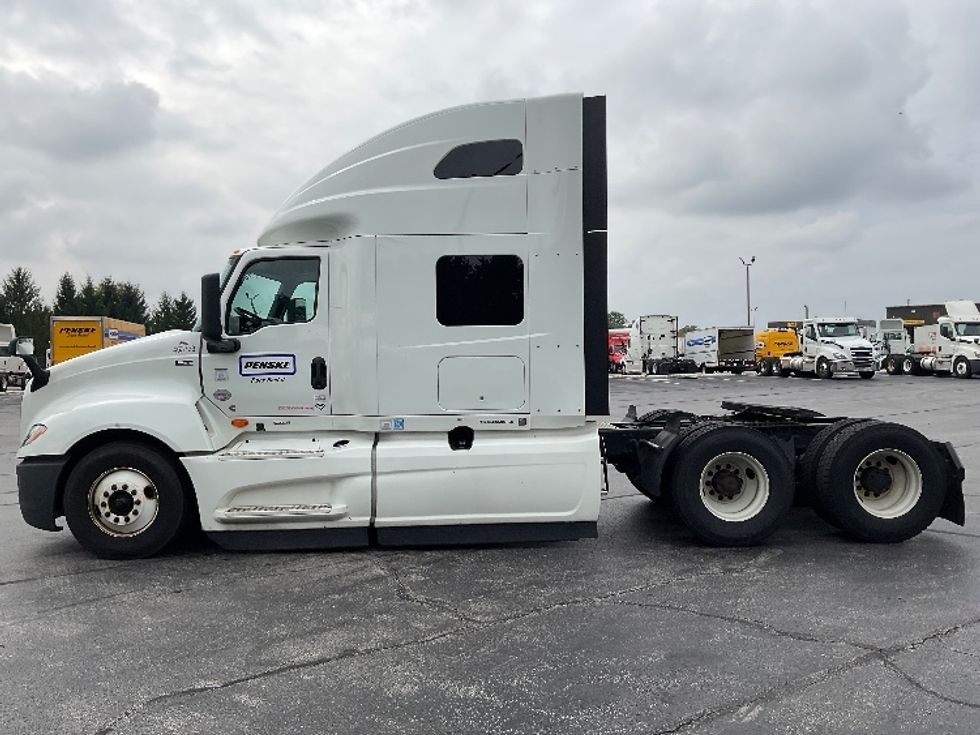 2022 International LT625 LT photo 4