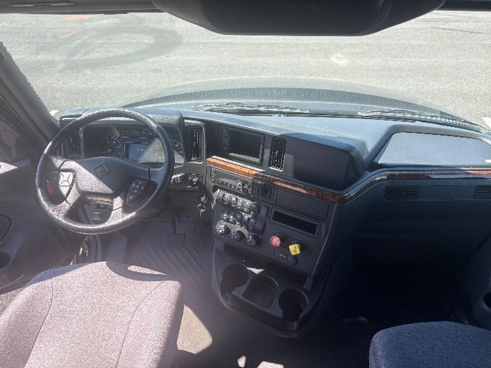 Sleeper Tractor-Heavy Duty Tractors-International-2022-LT625-Philadelphia-PA-75,993\n\t\tmiles-$ 92,750 - Image 10
