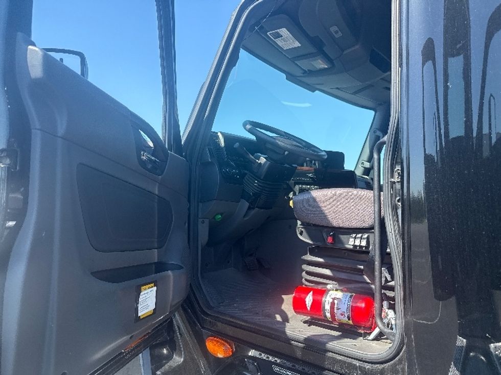 Sleeper Tractor-Heavy Duty Tractors-International-2022-LT625-Philadelphia-PA-75,993\n\t\tmiles-$ 92,750 - Image 9