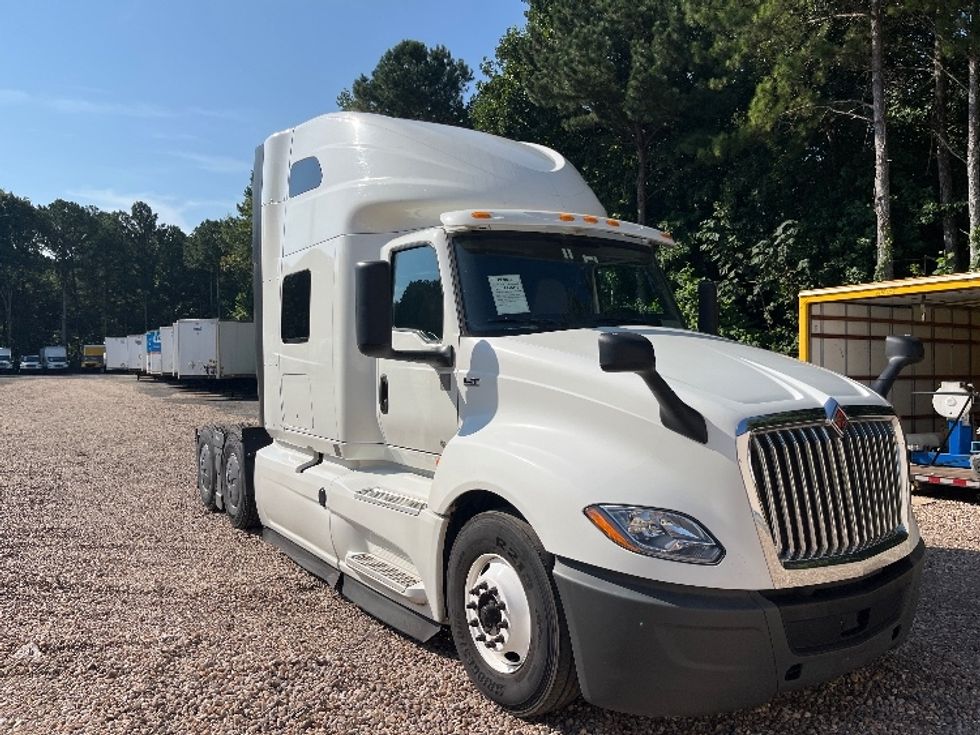 Sleeper Tractor-Heavy Duty Tractors-International-2022-LT625-Phoenix-AZ-421,393\n\t\tmiles-$ 67,750 - Image 1