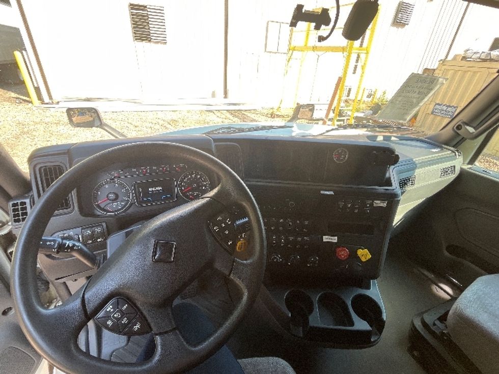 Sleeper Tractor-Heavy Duty Tractors-International-2022-LT625-Phoenix-AZ-421,393\n\t\tmiles-$ 67,750 - Image 11