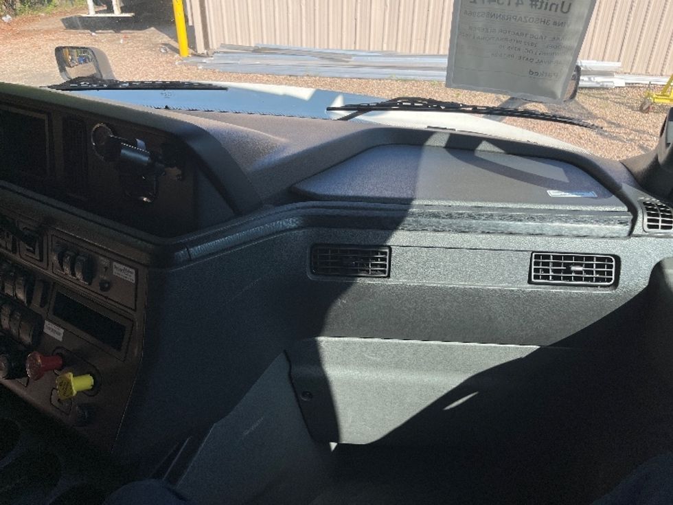Sleeper Tractor-Heavy Duty Tractors-International-2022-LT625-Phoenix-AZ-421,393\n\t\tmiles-$ 67,750 - Image 14