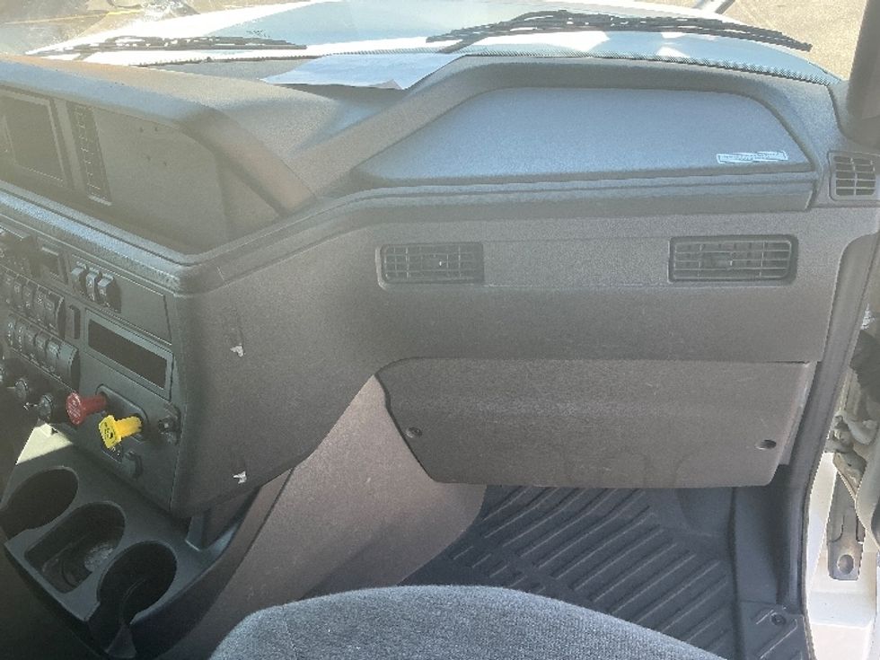 Sleeper Tractor-Heavy Duty Tractors-International-2022-LT625-Piqua-OH-420,183\n\t\tmiles-$ 60,750 - Image 14