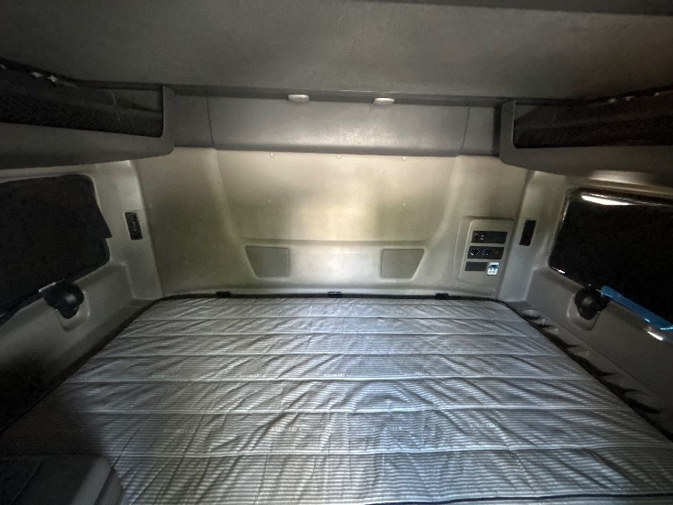 Sleeper Tractor-Heavy Duty Tractors-International-2022-LT625-Pompano Beach-FL-424,393\n\t\tmiles-$ 62,000 - Image 15