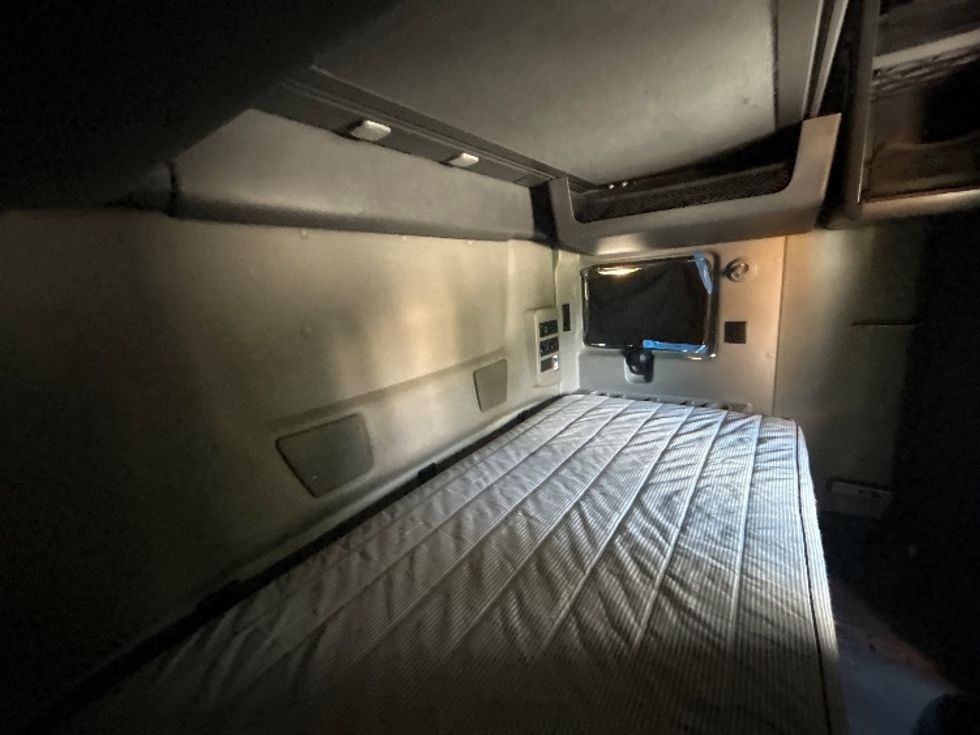 Sleeper Tractor-Heavy Duty Tractors-International-2022-LT625-Pompano Beach-FL-424,393\n\t\tmiles-$ 62,000 - Image 16