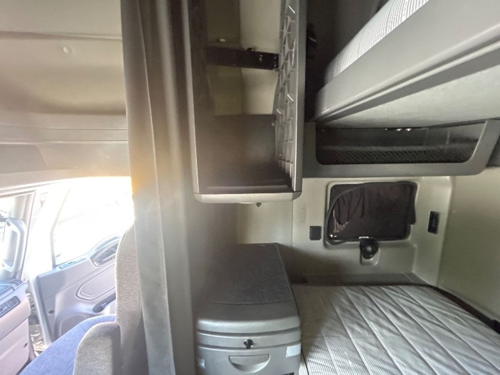 Sleeper Tractor-Heavy Duty Tractors-International-2022-LT625-Pompano Beach-FL-424,393\n\t\tmiles-$ 62,000 - Image 18