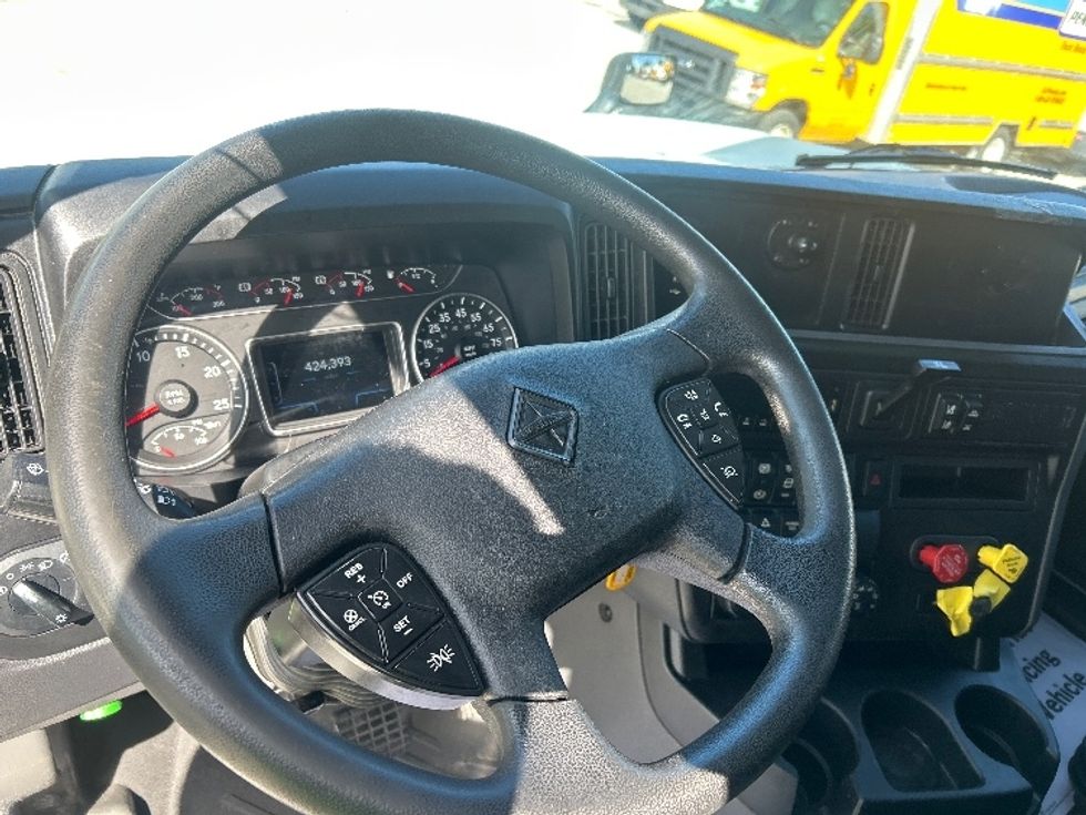 Sleeper Tractor-Heavy Duty Tractors-International-2022-LT625-Pompano Beach-FL-424,393\n\t\tmiles-$ 62,000 - Image 9