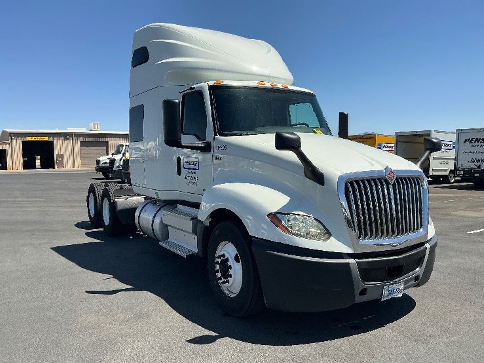 Sleeper Tractor-Heavy Duty Tractors-International-2022-LT625-Prescott Valley-AZ-486,312\n\t\tmiles-$ 37,000 - Image 1