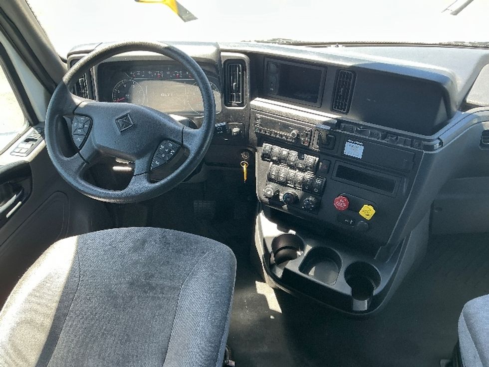 Sleeper Tractor-Heavy Duty Tractors-International-2022-LT625-Prescott Valley-AZ-486,312\n\t\tmiles-$ 37,000 - Image 12