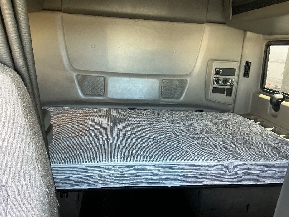Sleeper Tractor-Heavy Duty Tractors-International-2022-LT625-Prescott Valley-AZ-486,312\n\t\tmiles-$ 37,000 - Image 17