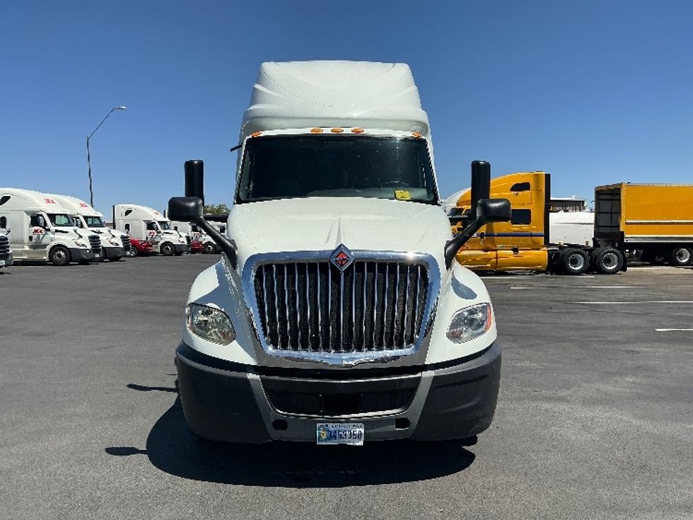 Sleeper Tractor-Heavy Duty Tractors-International-2022-LT625-Prescott Valley-AZ-486,312\n\t\tmiles-$ 37,000 - Image 2
