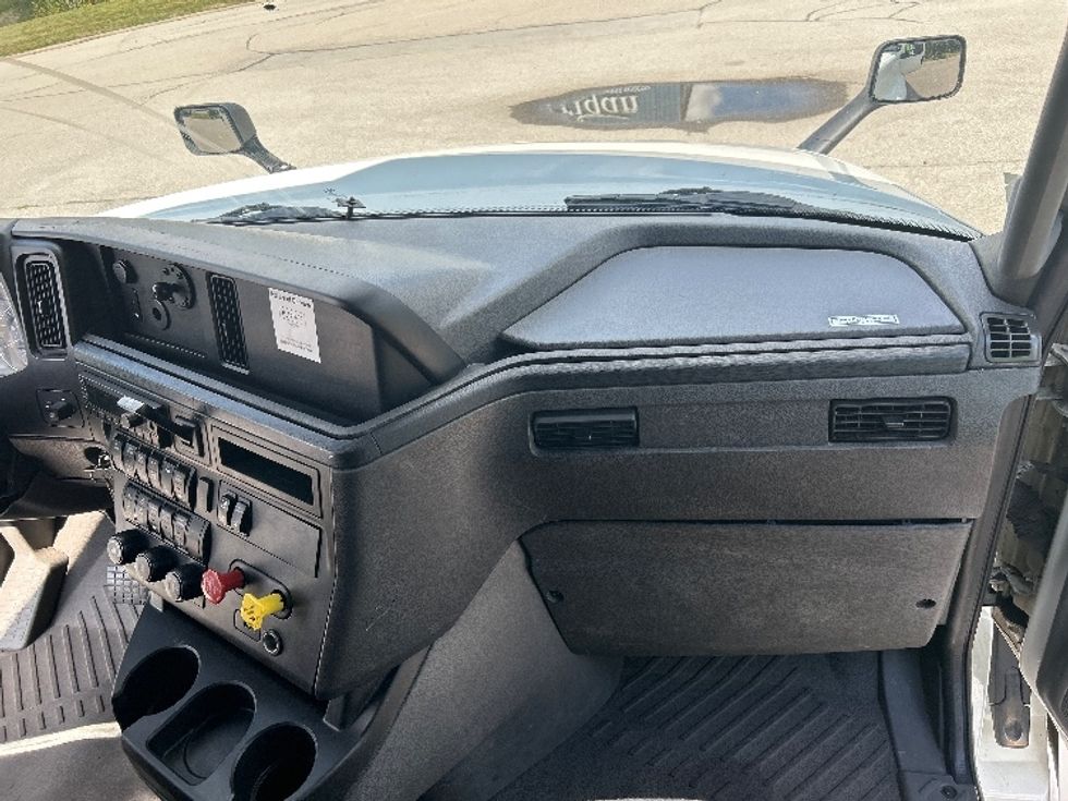 Sleeper Tractor-Heavy Duty Tractors-International-2022-LT625-Rochester-NY-292,514\n\t\tmiles-$ 73,250 - Image 14