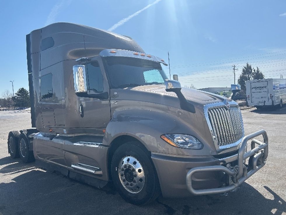 Sleeper Tractor-Heavy Duty Tractors-International-2022-LT625-Rothschild-WI-306,732\n\t\tmiles-$ 61,750 - Image 1