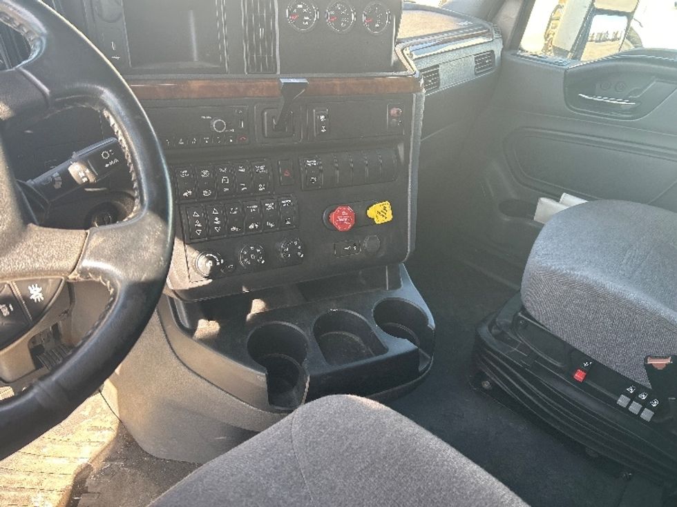 Sleeper Tractor-Heavy Duty Tractors-International-2022-LT625-Rothschild-WI-306,732\n\t\tmiles-$ 61,750 - Image 12