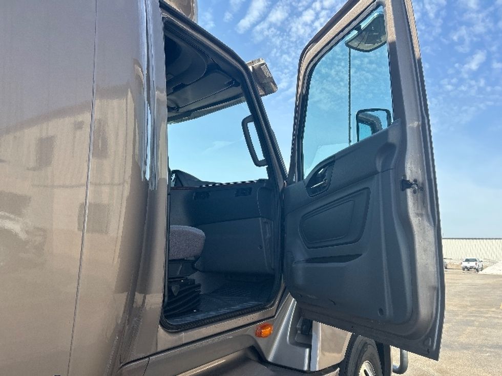 Sleeper Tractor-Heavy Duty Tractors-International-2022-LT625-Rothschild-WI-306,732\n\t\tmiles-$ 61,750 - Image 13