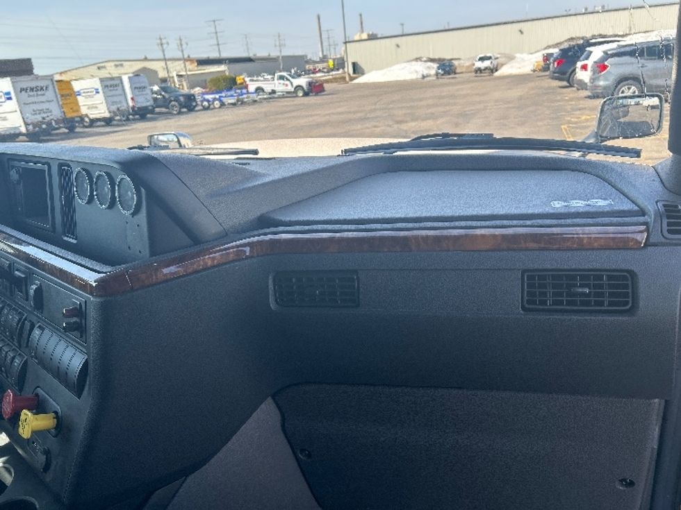 Sleeper Tractor-Heavy Duty Tractors-International-2022-LT625-Rothschild-WI-306,732\n\t\tmiles-$ 61,750 - Image 14