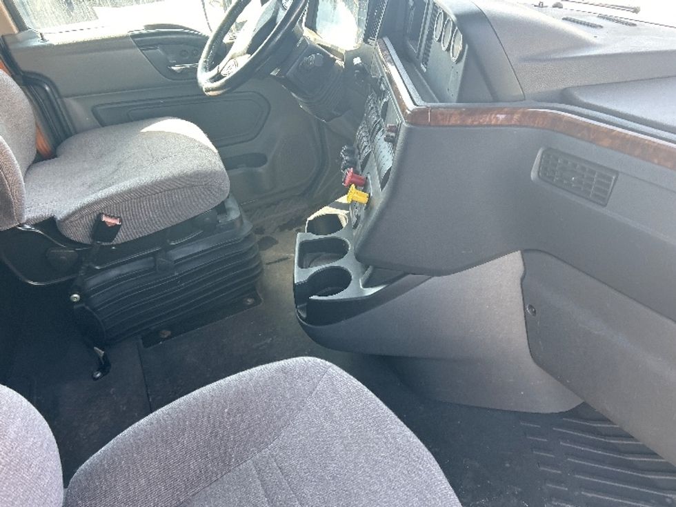 Sleeper Tractor-Heavy Duty Tractors-International-2022-LT625-Rothschild-WI-306,732\n\t\tmiles-$ 61,750 - Image 15