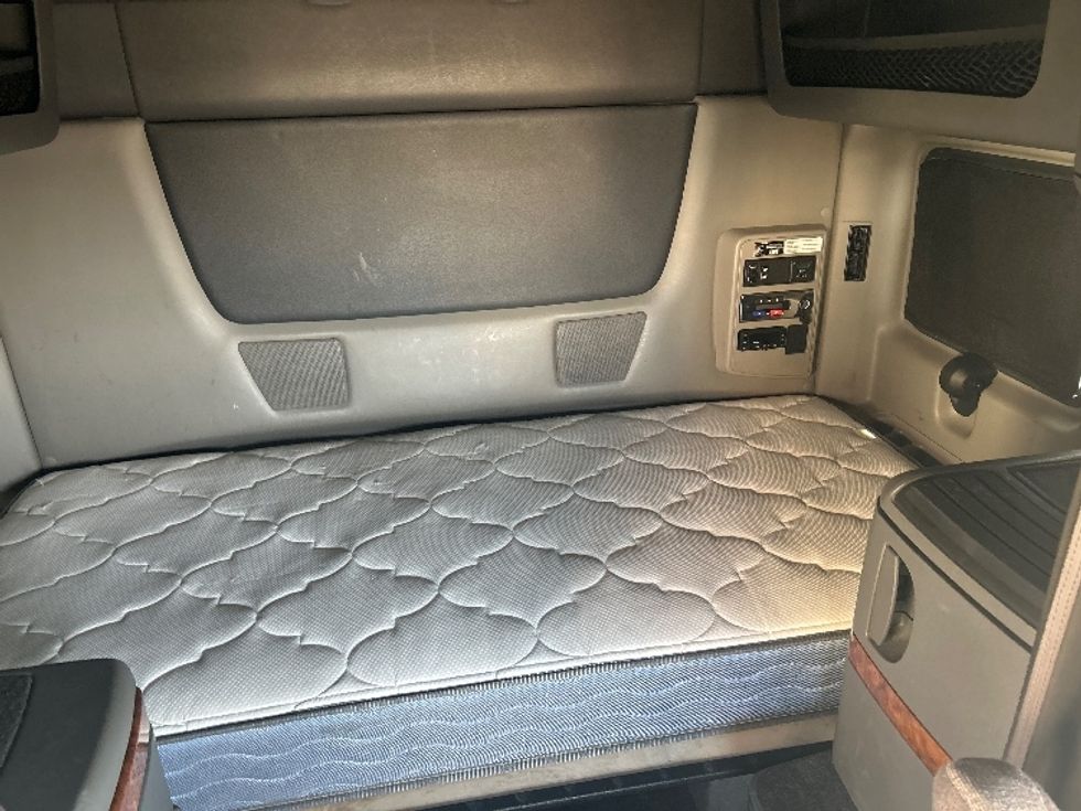 Sleeper Tractor-Heavy Duty Tractors-International-2022-LT625-Rothschild-WI-306,732\n\t\tmiles-$ 61,750 - Image 16