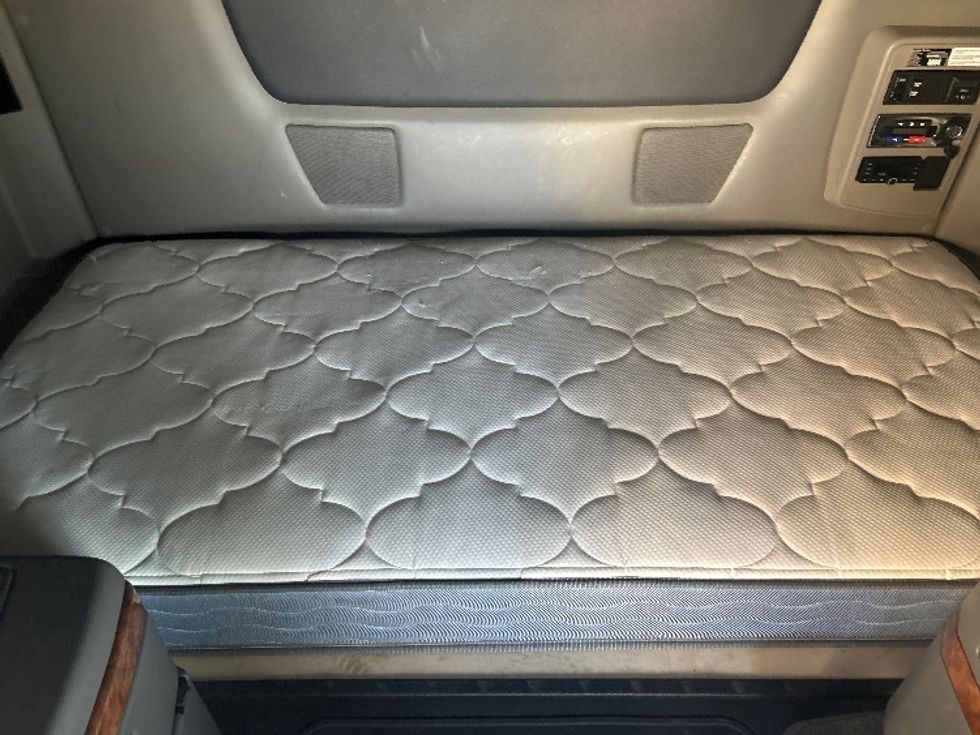 Sleeper Tractor-Heavy Duty Tractors-International-2022-LT625-Rothschild-WI-306,732\n\t\tmiles-$ 61,750 - Image 17