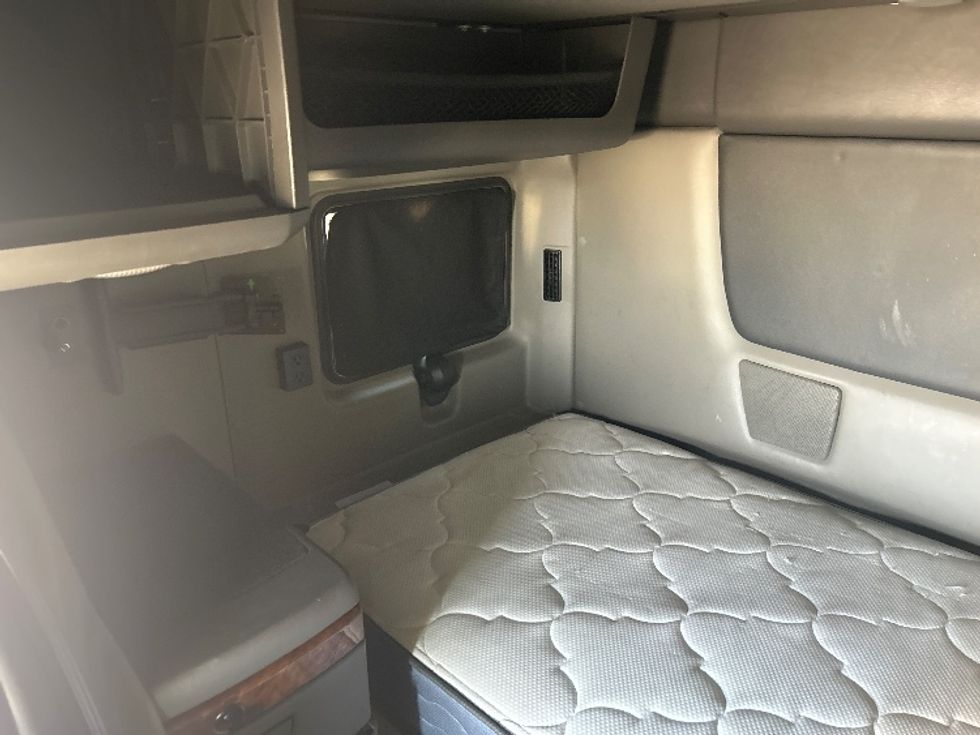 Sleeper Tractor-Heavy Duty Tractors-International-2022-LT625-Rothschild-WI-306,732\n\t\tmiles-$ 61,750 - Image 19