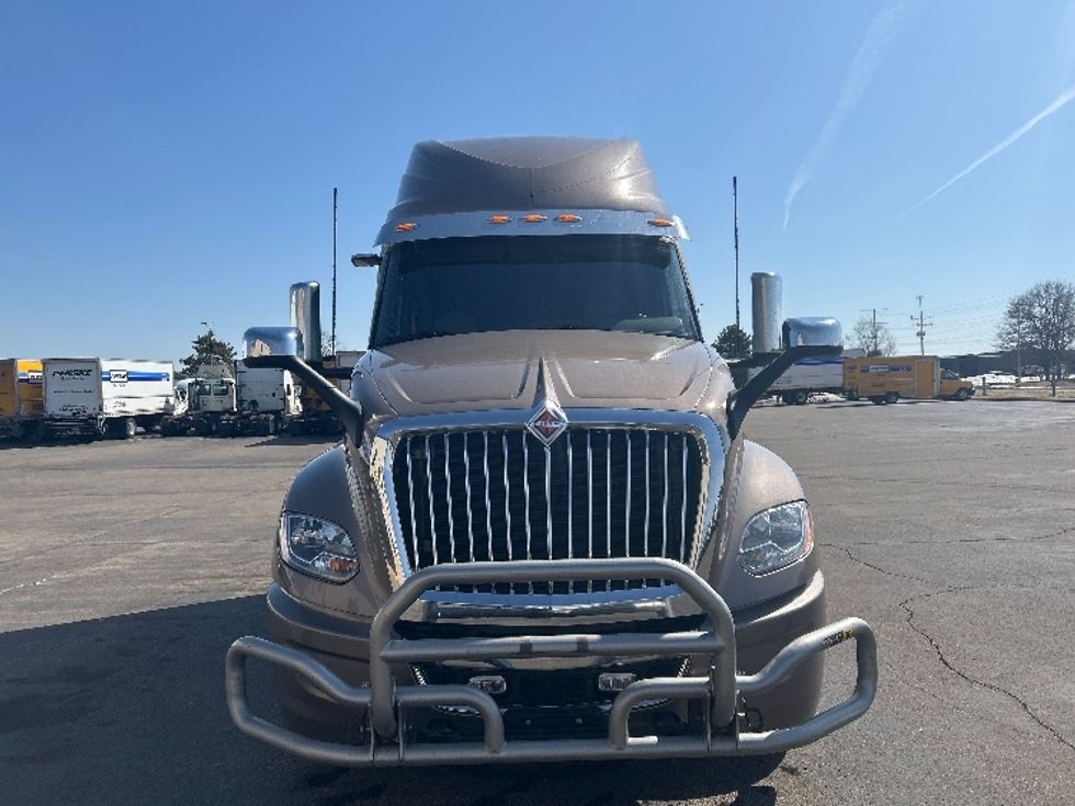 Sleeper Tractor-Heavy Duty Tractors-International-2022-LT625-Rothschild-WI-306,732\n\t\tmiles-$ 61,750 - Image 2
